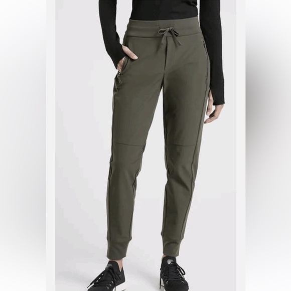 NWOT ATHLETA Headlands Hybrid Trek Jogger Size 2P - Picture 12 of 12